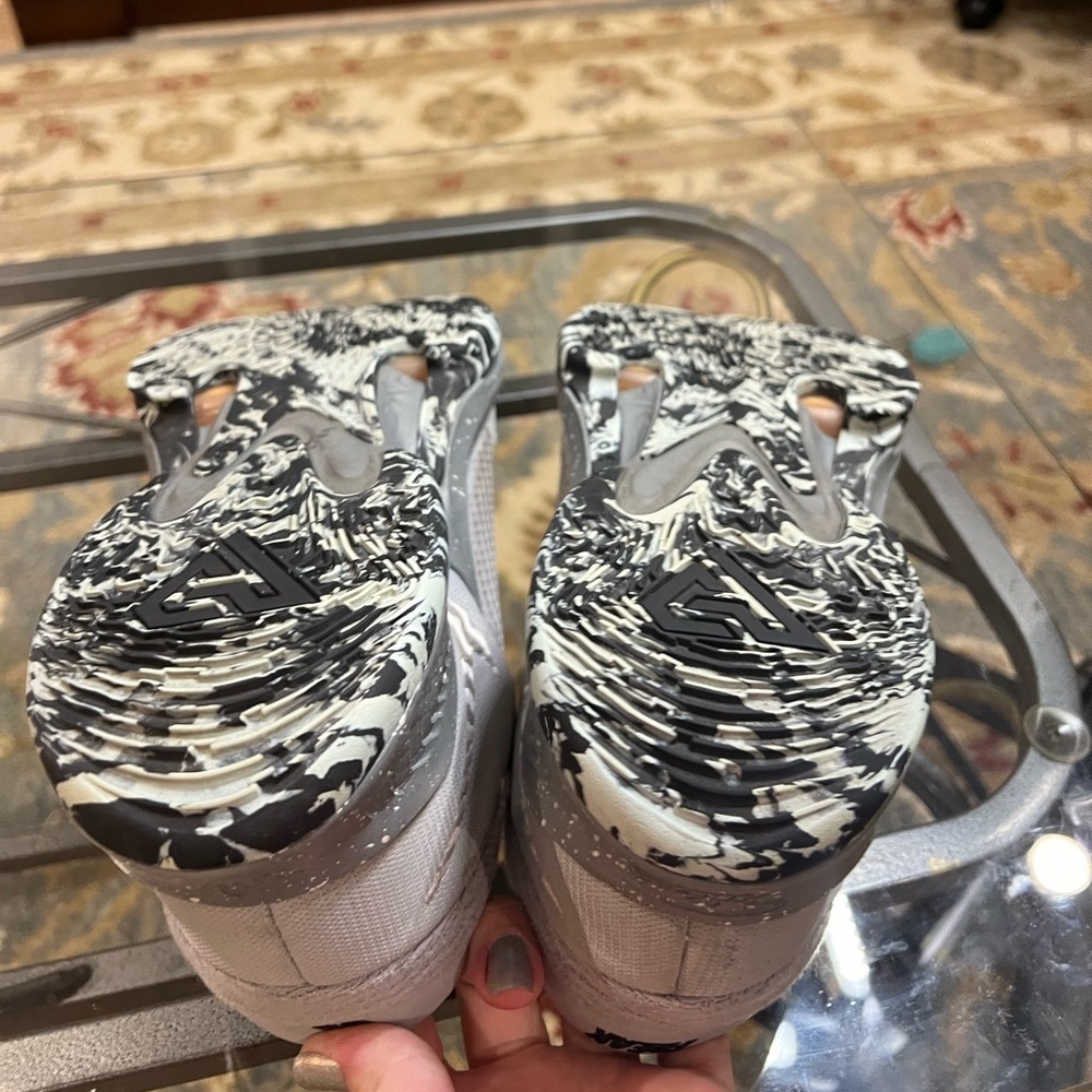 Nike Light Silver Gray Tennis Shoes - Picture 12 of 14